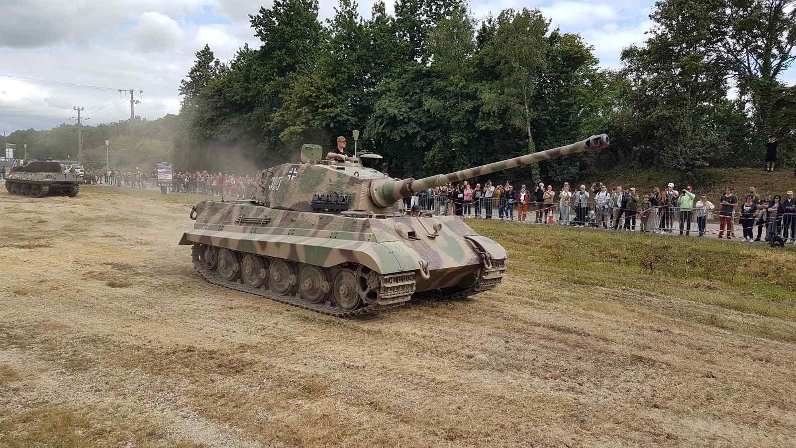 De Tiger II-tank tentoongesteld in Normandy Victory.