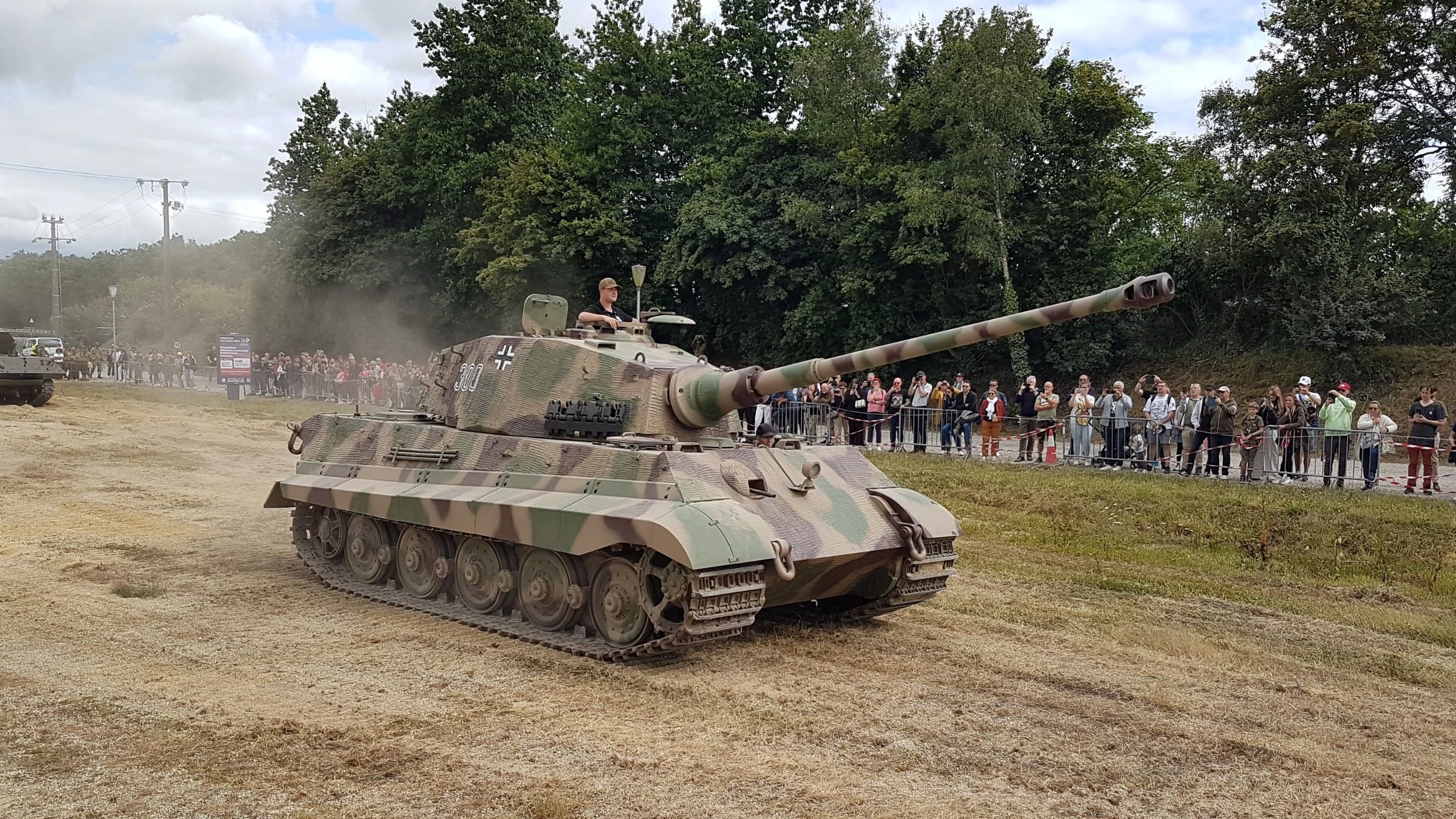 Démonstration du Tigre II au Normandy Victory Museum en 2024 Démonstration du Tigre II au Normandy Victory Museum en 2024
