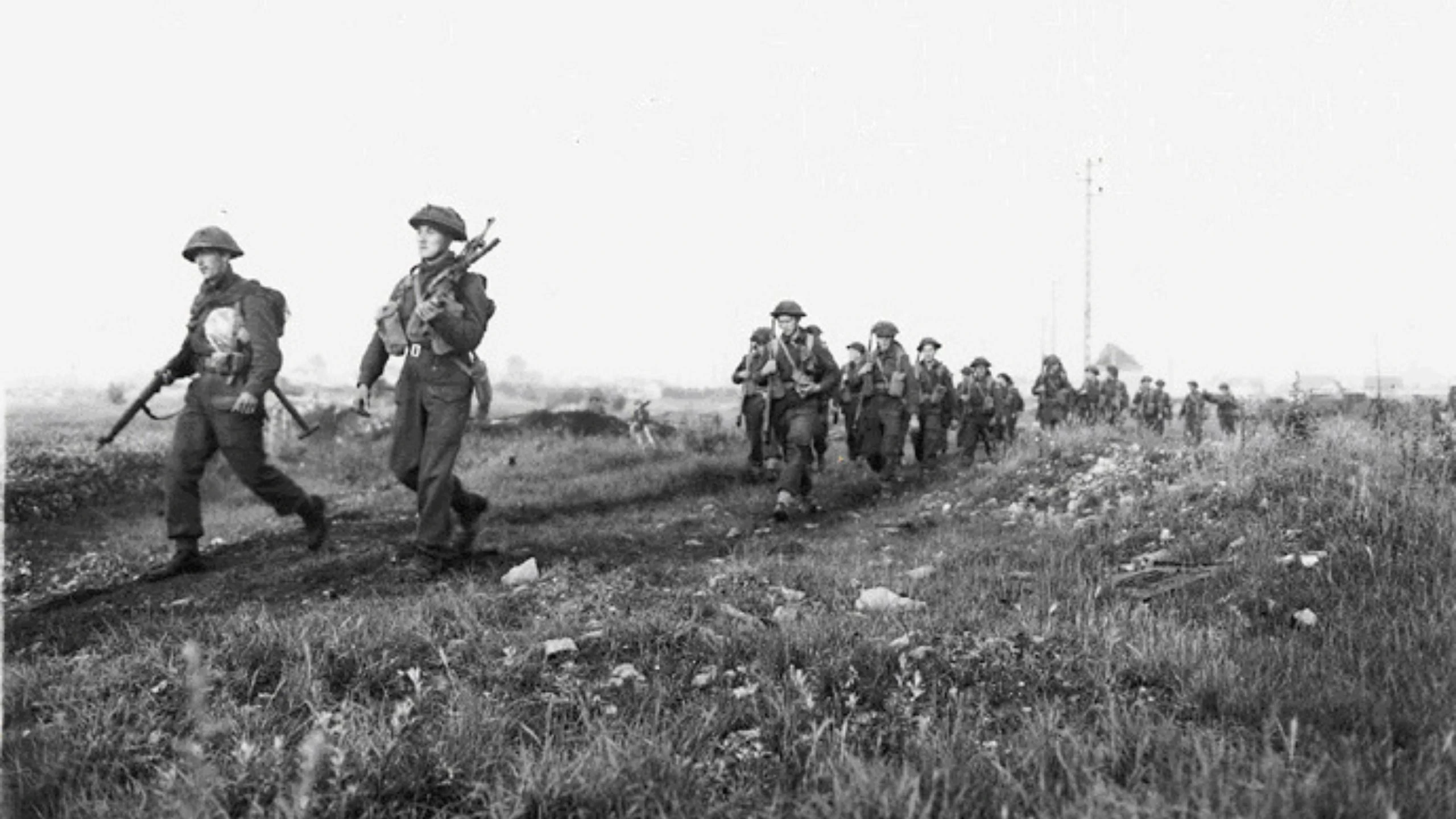 Troupes du Royal Winnipeg Rifles près d'Ifs le 25 juillet 1944