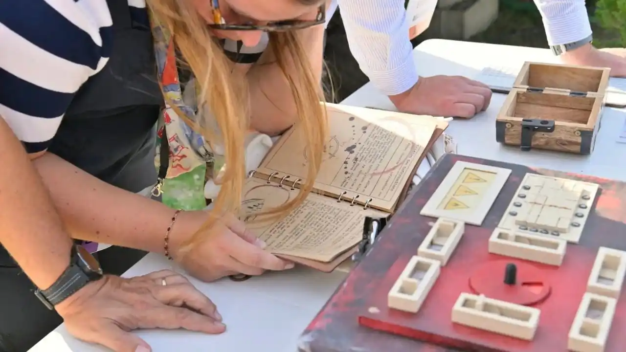 équipes en escape game dans le musée activité de groupe en Normandie