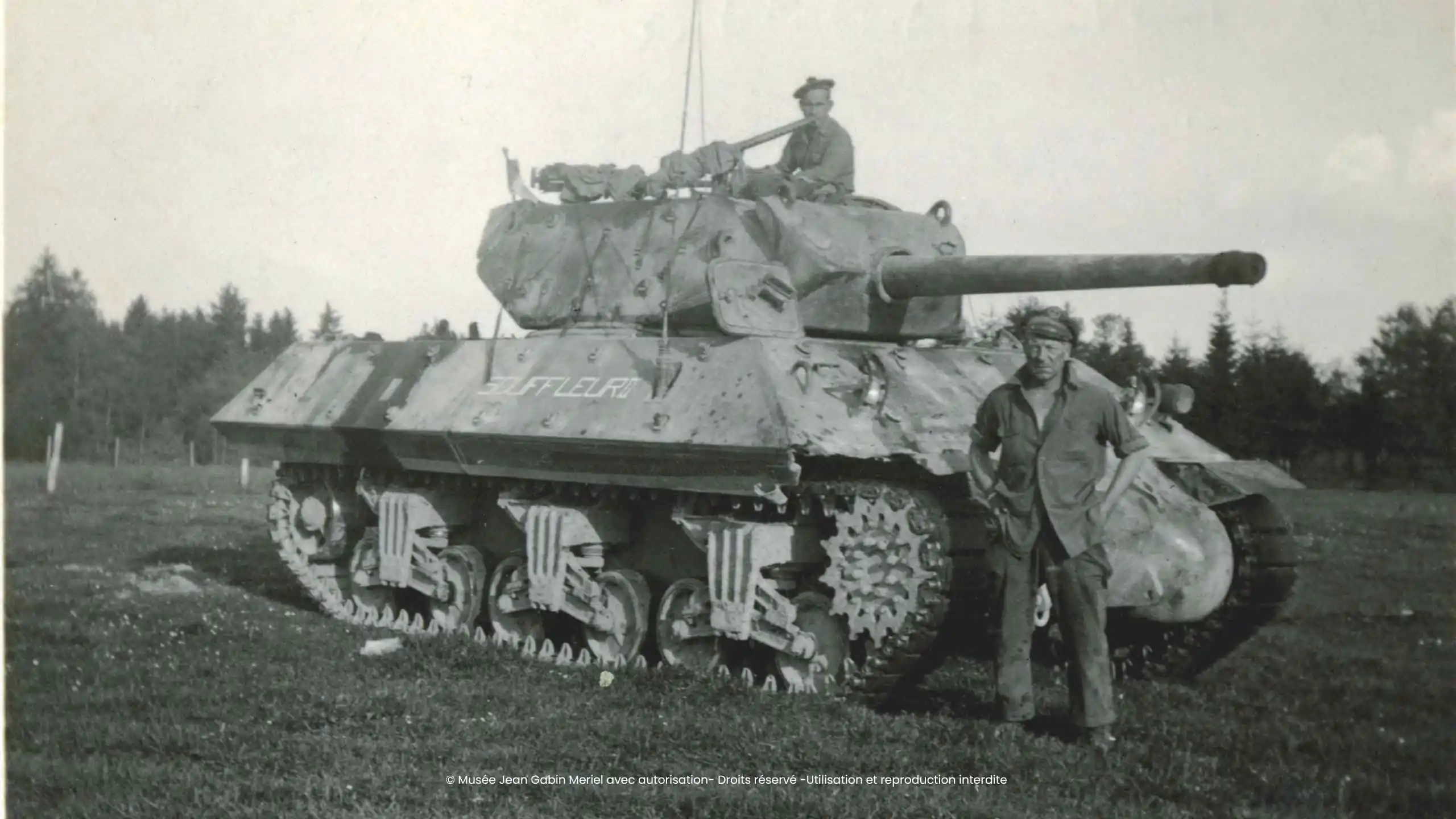 Jean Gabin in front of the Souffleur tank